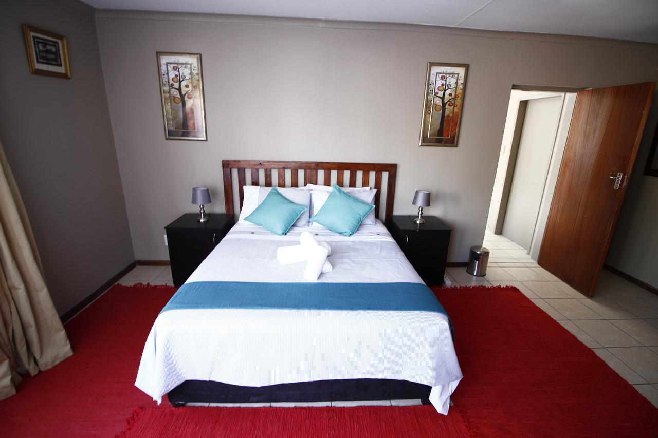 Waterfall Guesthouse Midrand Esterno foto